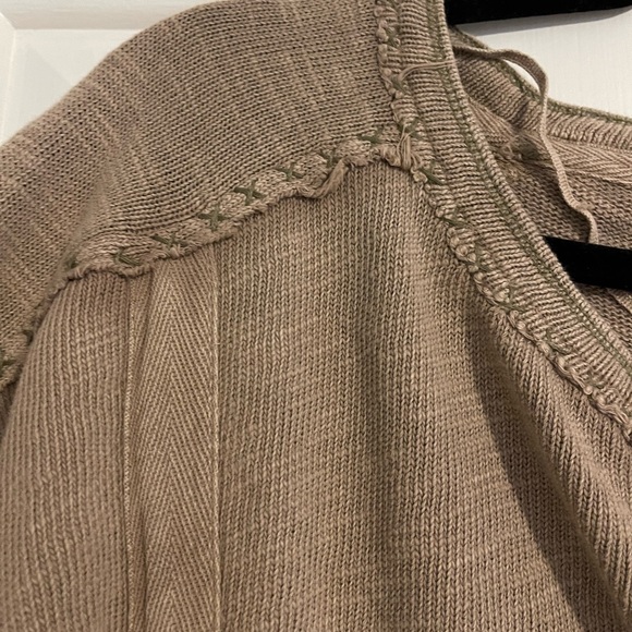 FP We The Free Taylor Henley Tunic Tunic NWOT Size XS Greige - Picture 9 of 9